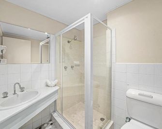 East Port Motor Inn - Port Macquarie - Bathroom