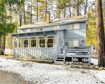 Graeagle Vacation Rental Cabin w/ Game Room! - Graeagle - Building