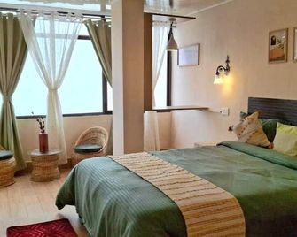 Monratino Himadrie -2 mins walk from Mall Road - All rooms have Kanchenjunga Mountain View - Darjiling - Schlafzimmer