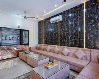 Alaya Stays Kv Venture Mirage 3bhk Villa - Faridabad - Lounge