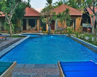 Ghamed Sari - Abang - Pool