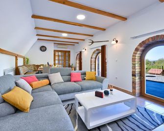 Beautiful Home In Ljubescica With Wifi - Varazdinske Toplice - Sala de estar