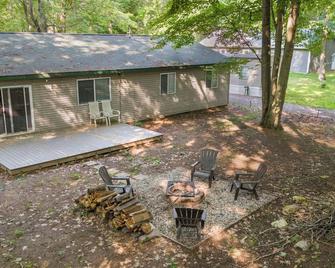 Feet From The Silver Lake Sand Dune Entrance! - Mears - Patio