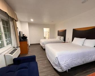 Town and Country Inn - Santa Barbara - Bedroom