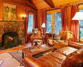 Camp Cedar Crest ~ a Luxury Compound Reminiscent of Old Tahoe - Tahoe City - Living room