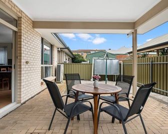 3br Home-City Fringe Location-Free Wifi & Parking - Keswick - Balcony