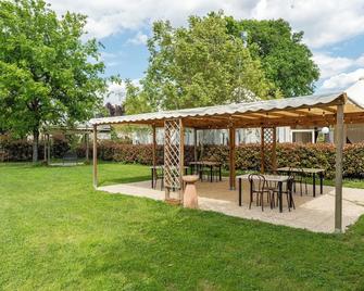 Holiday Home 'Ortensia Verde' with Shared Pool, Wi-Fi and Air Conditioning - Chiesina Uzzanese - Patio