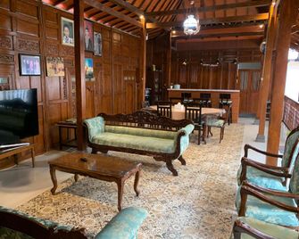 Griya Wahyuni Syariah - Salatiga - Living room