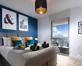 Plymouth Penthouse Apartment-Sea View-Sleeps 7- Habita Property - Plymouth - Salon