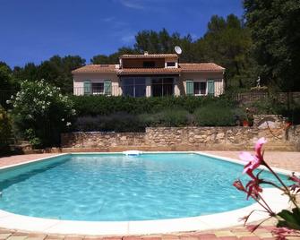 Villa, fenced private pool, heart of hills, Provence, large covered barbecue - Saint-Nazaire - Piscina
