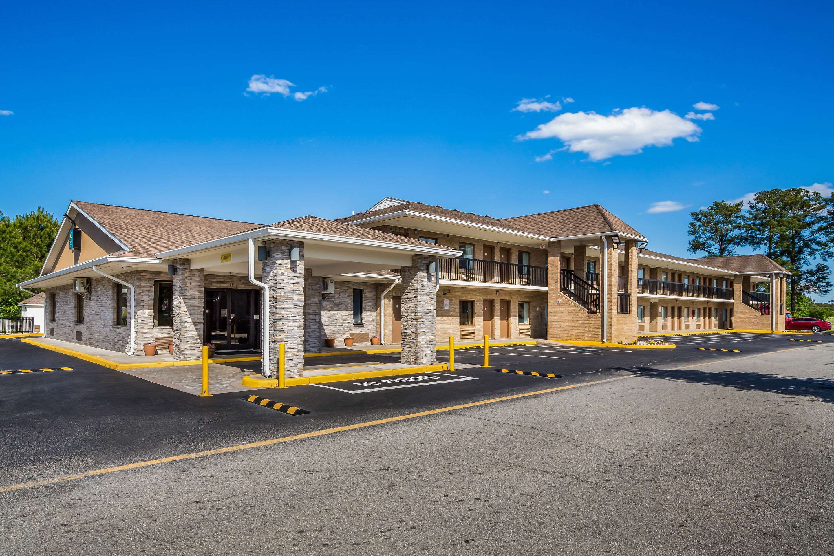 Quality Inn & Suites Suffolk West - Suffolk - Edificio