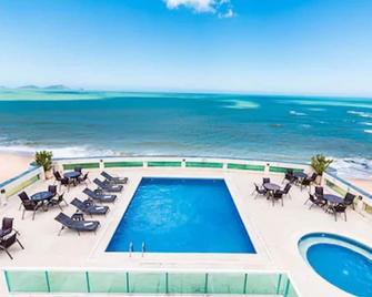 Royal Macaé Palace Hotel - Macaé - Piscina