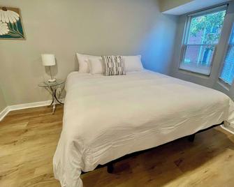 Aksarben Modern 1Bed ground level with parking - Omaha - Schlafzimmer