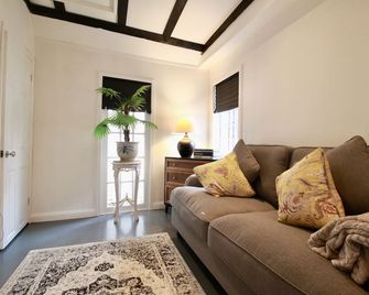 The Little Cottage By Air Premier - Seaford - Living room