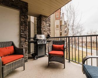 Cozy condo beside lake with mountain view / 2bd 2bth + Den - Invermere - Balcony