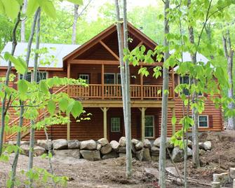 Cozy retreat: 1 mile from Old Forge. Close to all nature. Dog friendly. - Old Forge - Vista del exterior