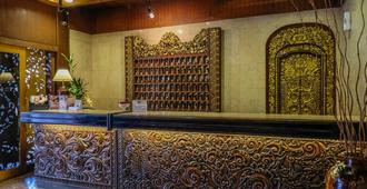 Puri Artha Hotel - Yogyakarta - Front desk