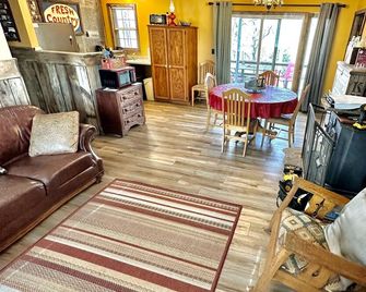 Secluded Turkey Ridge Cottage Above The River - Dixon - Sala de estar