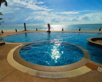 Talkoo Beach Resort Khanom - Khanom - Piscina