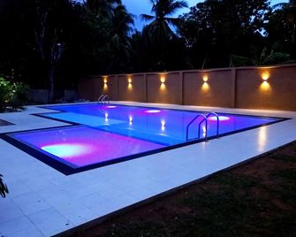 Athkandura Hotel - Habarana - Zwembad