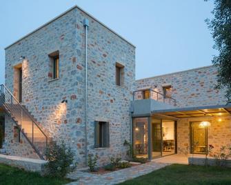 Mythies -Stone Houses In Mani - Lefktro - Gebouw