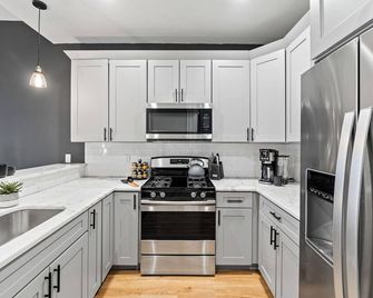 4br Near Soulard Market | Arcade Basement & Huge Dining | Dog-Friendly | Stl - St. Louis - Küche