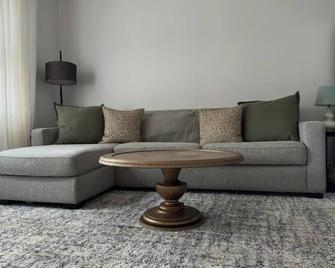 Cozy, Quiet, Riverwalk Sanctuary - Chicago - Wohnzimmer