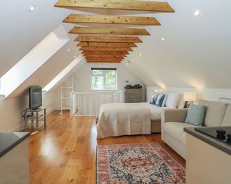 Thames Retreat, Pet Friendly, With A Garden In Wraysbury - Staines-upon-Thames - Bedroom