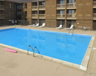 Quality Inn Harrodsburg - Harrodsburg - Piscina