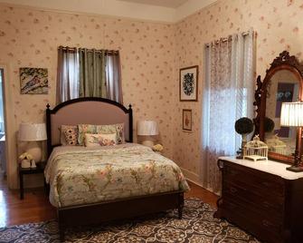 The Budd-Pafford House: The Rose Room - Monticello - Bedroom
