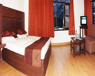Hotel Greenfields - Manali - Bedroom