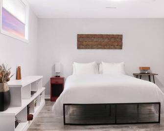 1 Bedroom Studio Close To University Of Guelph - Guelph - Bedroom