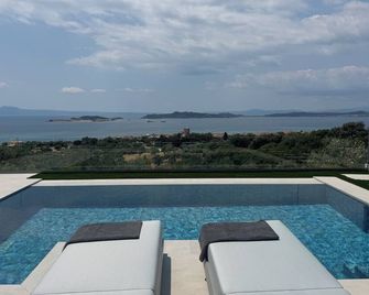 2-bedroom villa in Halkidiki with AC, living room,WiFi, Private yard, Barbeque, - Nikiti - Pool