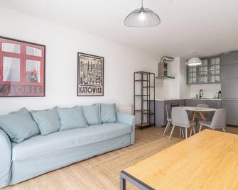 Park Śląski Charming Apartment by BookingHost - Kattowitz - Wohnzimmer