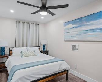 1br+1ba | Cozy, Central | Laundry+free Parking - San Diego - Bedroom