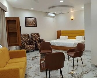 Tej Hotel & Restaurant - Tīkamgarh - Bedroom