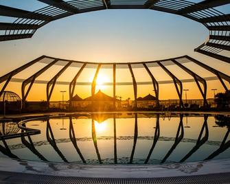 Vega Hotel - מאמאיה - בריכה