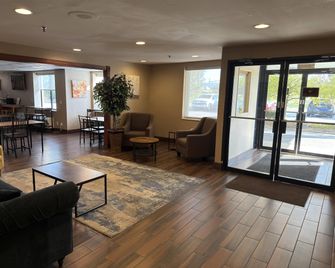 Wingate by Wyndham Utica - Utica - Lobby