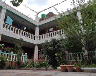 The Hidden Valley Guest House, Khalsi Leh Ladakh - Lamayuru - Edificio