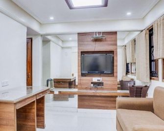 Hotel Adarsh Baug - Mumbai - Living room