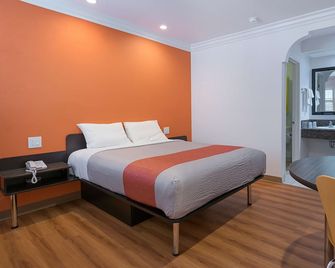 Motel 6 Lomita. Ca - 洛米塔 - 臥室
