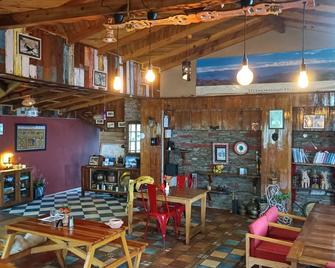 The Oak Trails Eco Lodge - Pangot - Restaurant
