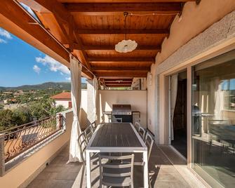 Luxurious Holiday Home With Pool, Terrace, Wi-Fi & Air Conditioning; Parking Available, Smaller Pets Allowed - Domus de Maria - Balkon