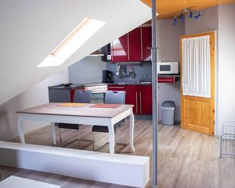 Apartment with a covered south-facing balcony - Hillesheim - Küche