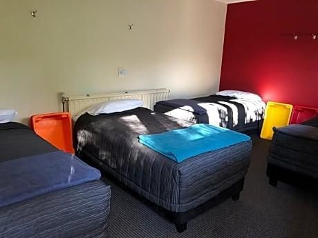 Stewart Island Backpackers - Halfmoon Bay - غرفة نوم