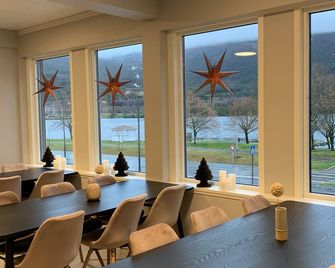 Husnes Sentrum Hotell - Valen - Comedor