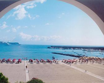 雅典娜別墅飯店 - 第尼拿索斯 - 海灘