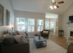 Close to Historic downtown Wake Forest and 20 min to Raleigh - Wake Forest - Sala de estar