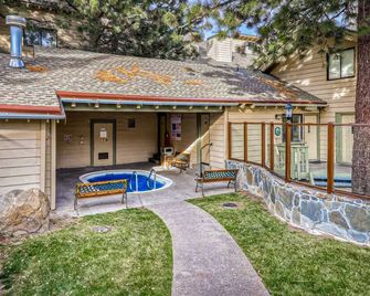 Colorful Condo with Shared Pool & Hot Tub - Two Miles from Eagle Lodge - Mammoth Lakes - Building