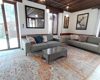 Maison des Gorges, Holiday Home Ferienhaus, optimal 2-4 Pers max 6 Pers - Moutier - Wohnzimmer